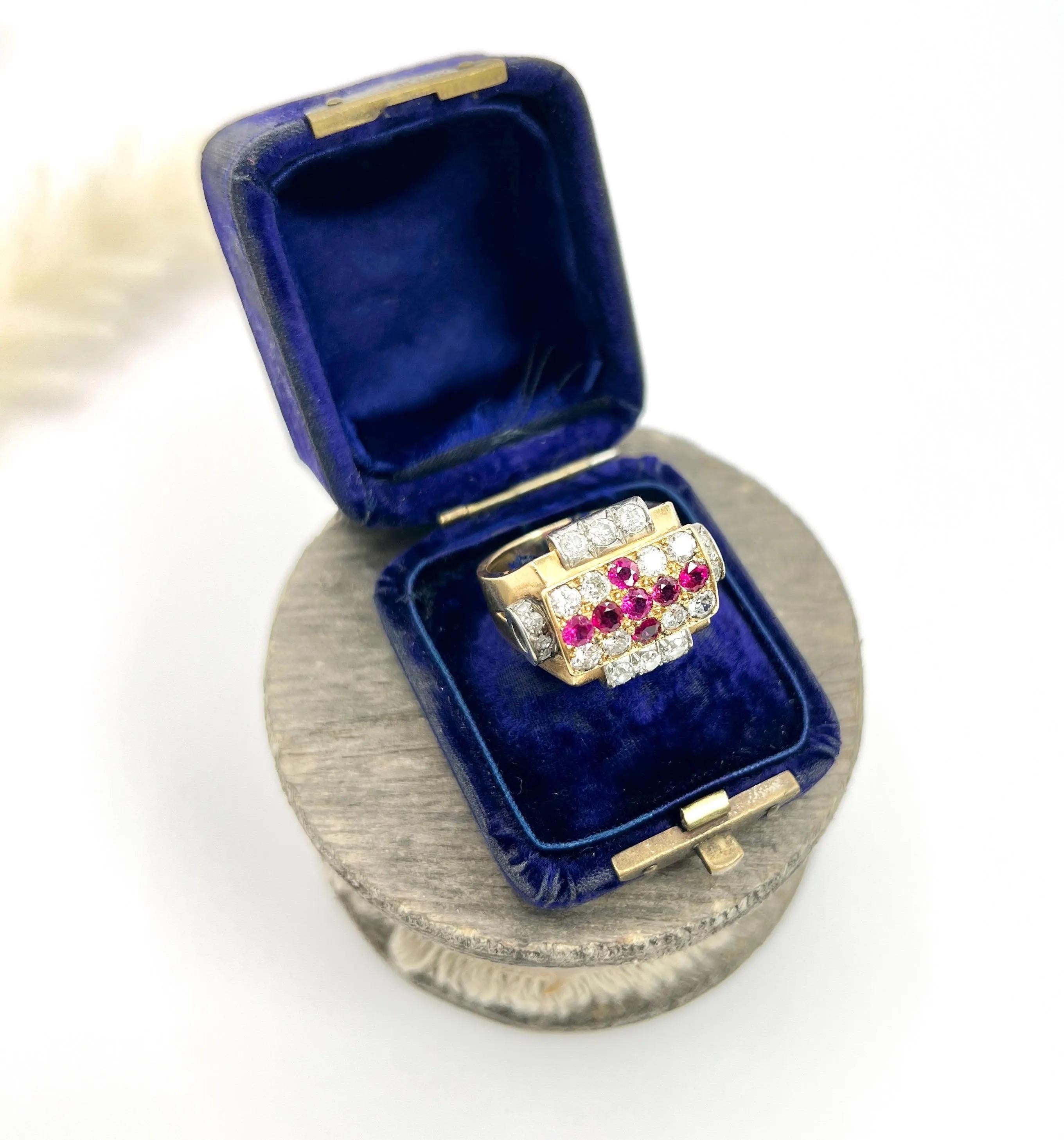 Anello da cocktail con croce di diamanti e rubini in oro bianco 18ct e platino, Francia anni '30 in vendita 2