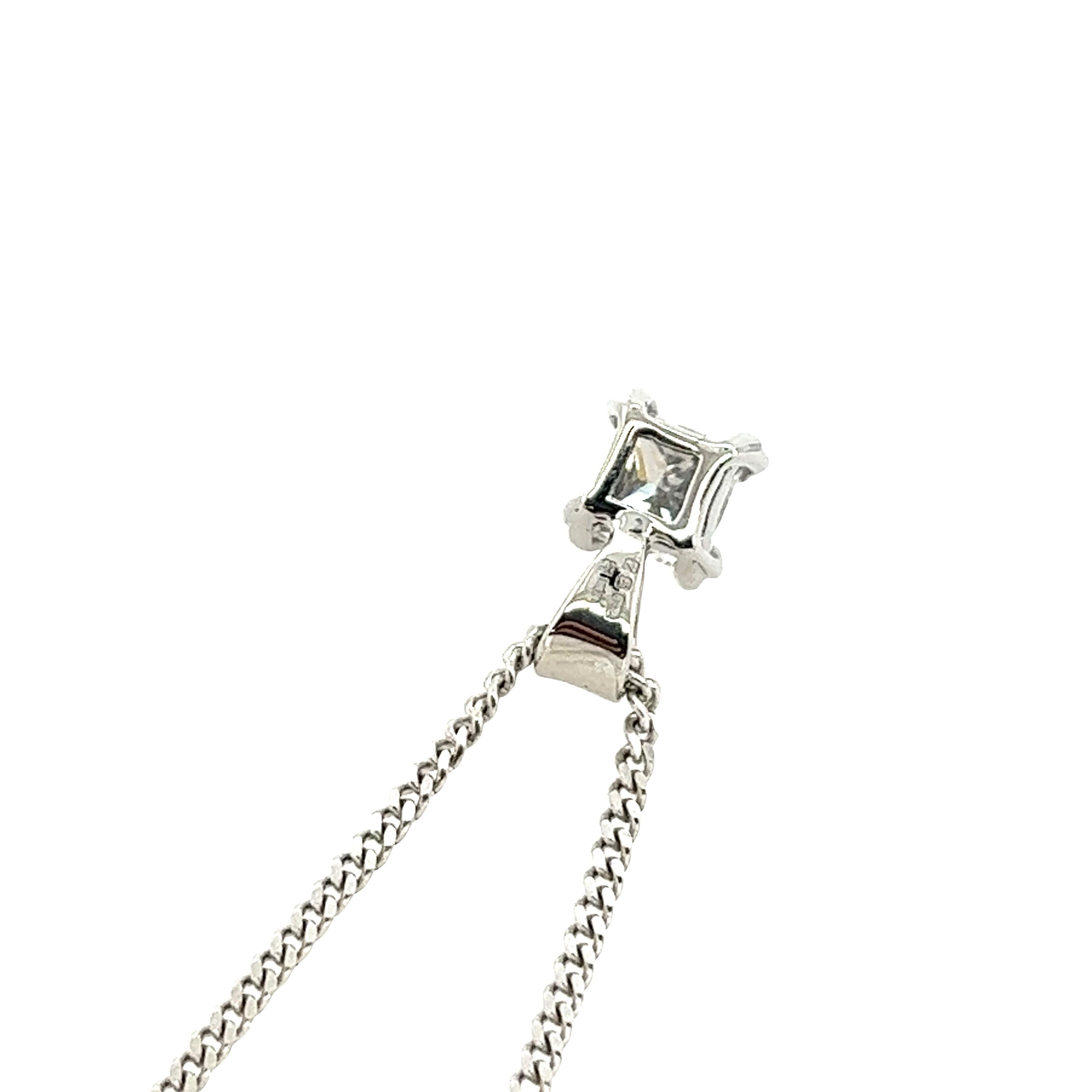 Pendentif en or blanc 18 carats serti d'un diamant taille princesse et d'un diamant de 0,49 carats F/VS Excellent état - En vente à London, GB