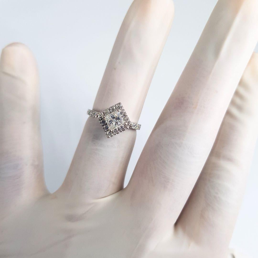 18ct White Gold Princess Cut Diamond Ring For Sale 5