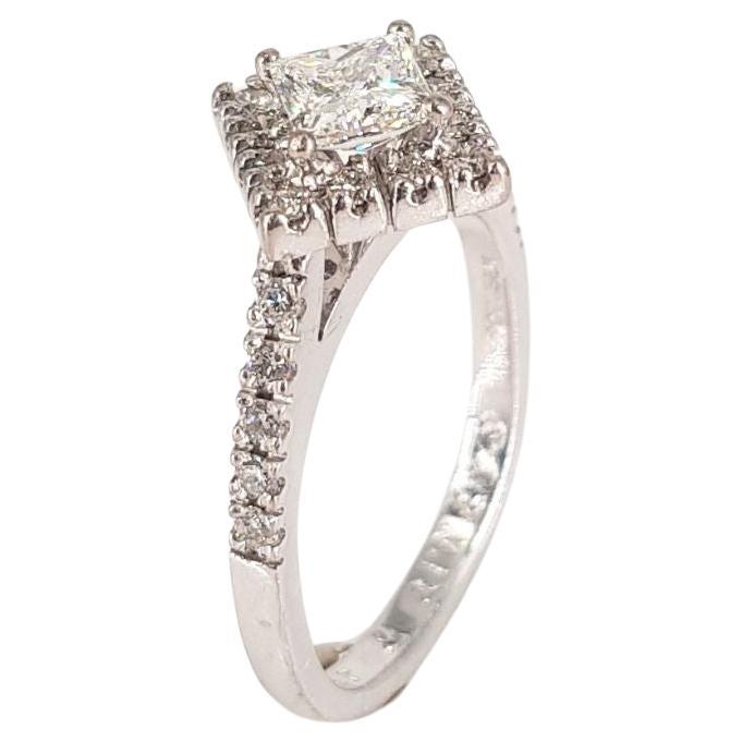 Bague en or blanc 18ct avec diamant taille princesse