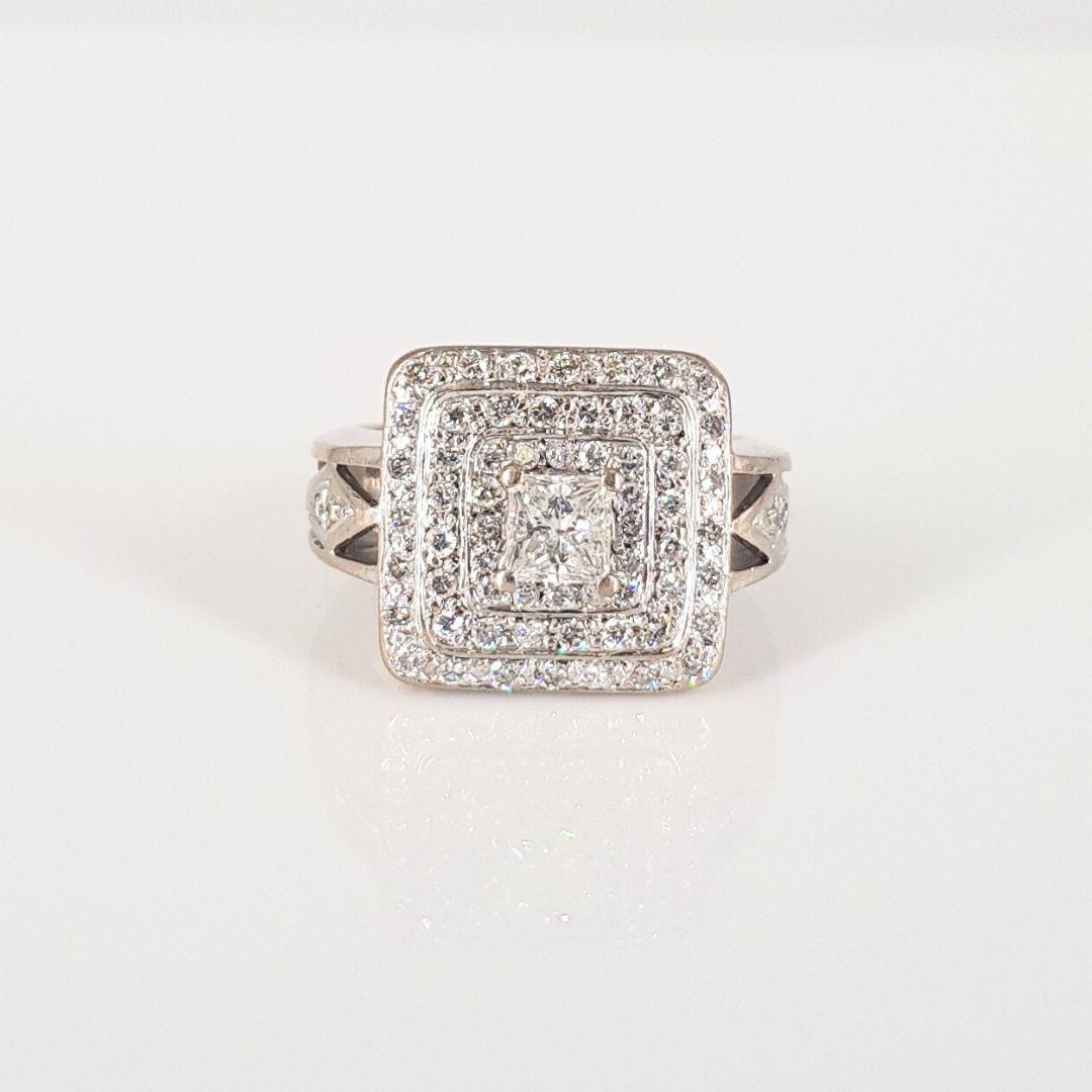 18ct White Gold Princess Cut Halo Diamond Ring In Excellent Condition For Sale In Cape Town, ZA