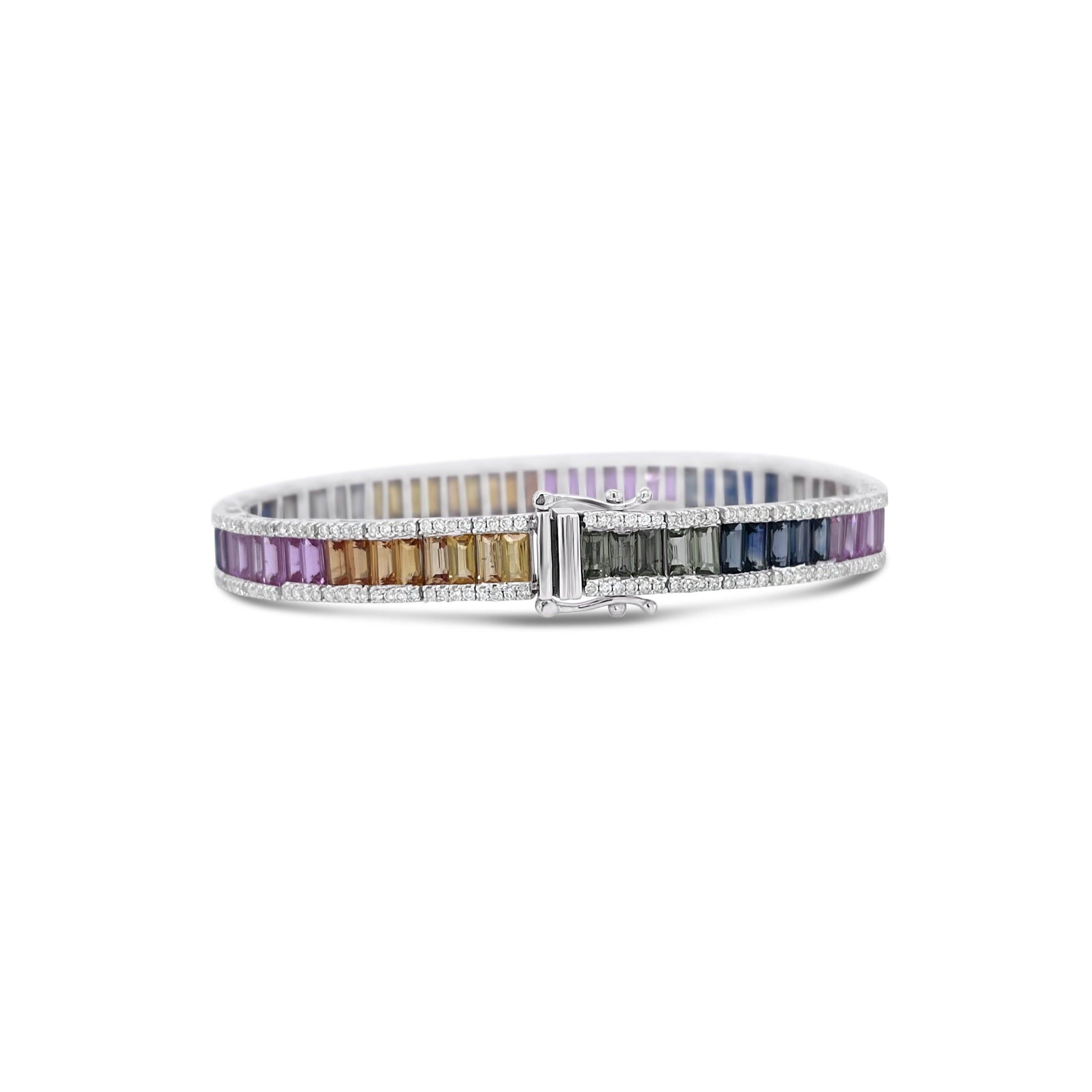 Taille baguette Bracelet en or blanc 18 carats avec saphir arc-en-ciel et diamants en vente