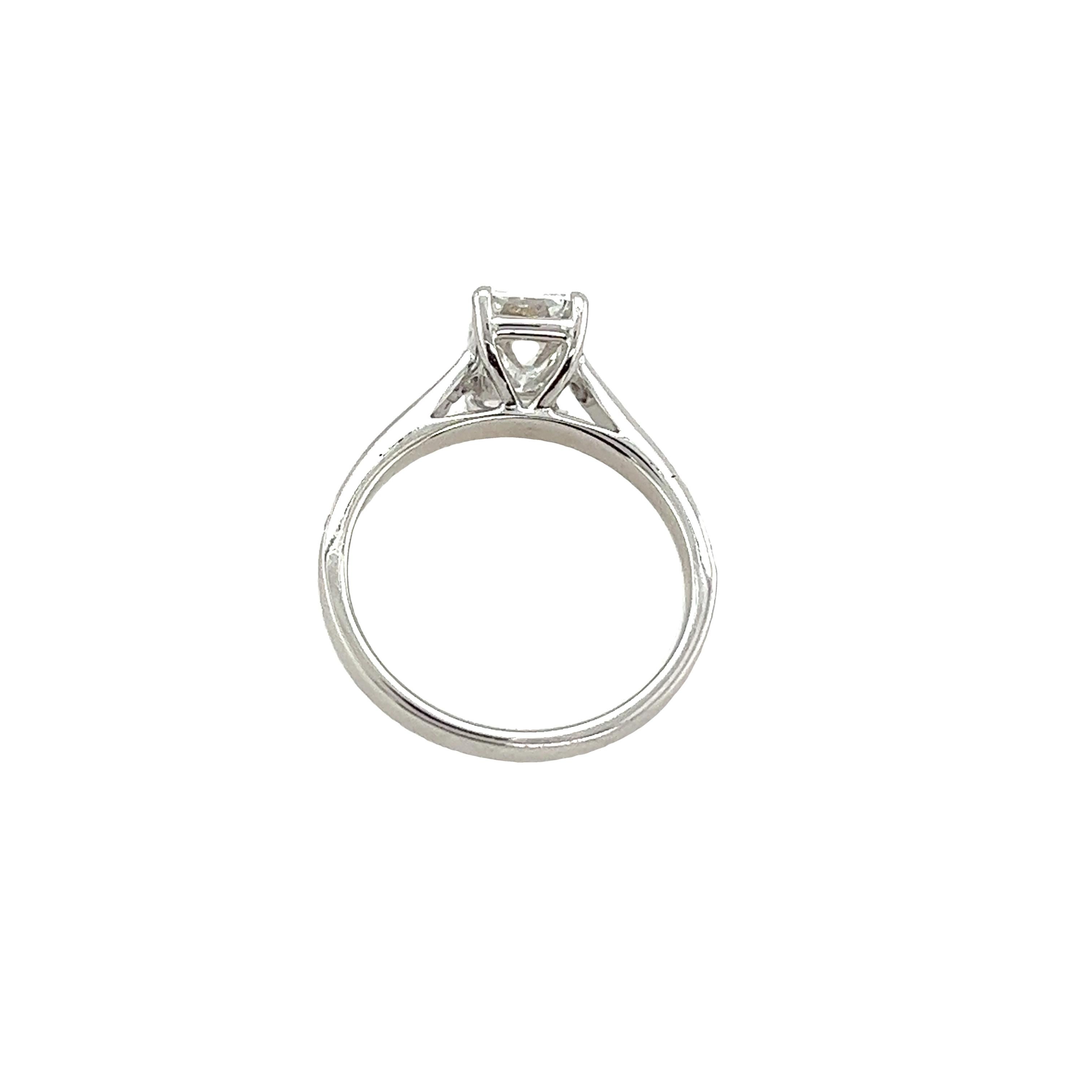 18ct White Gold Ring Set With 1.01ct E/SI1 Emerald Cut Diamond  For Sale 2
