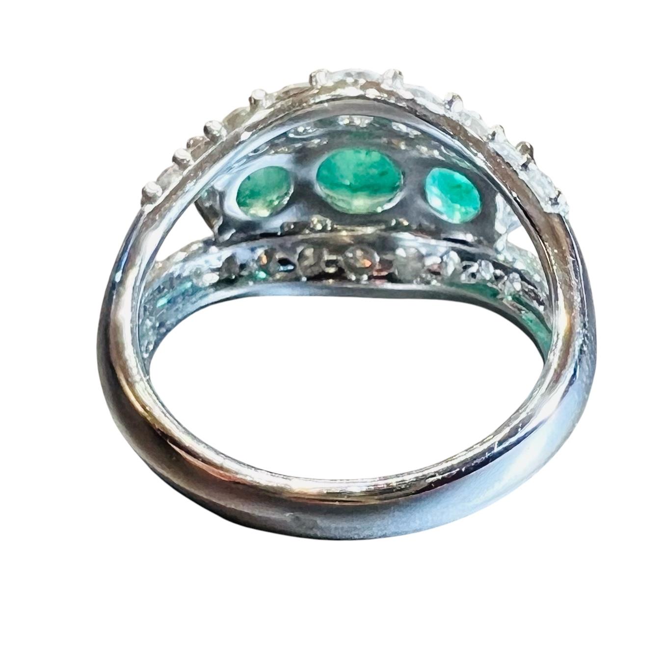 18ct White Gold Ring Set With 3 Emeralds And Brilliant Pavings For Sale 4