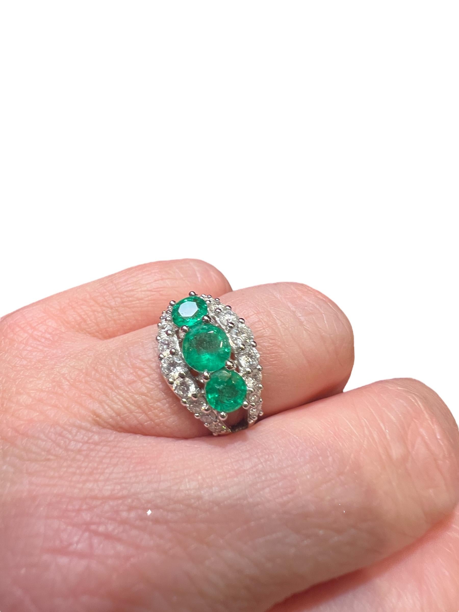 18ct White Gold Ring Set With 3 Emeralds And Brilliant Pavings For Sale 8