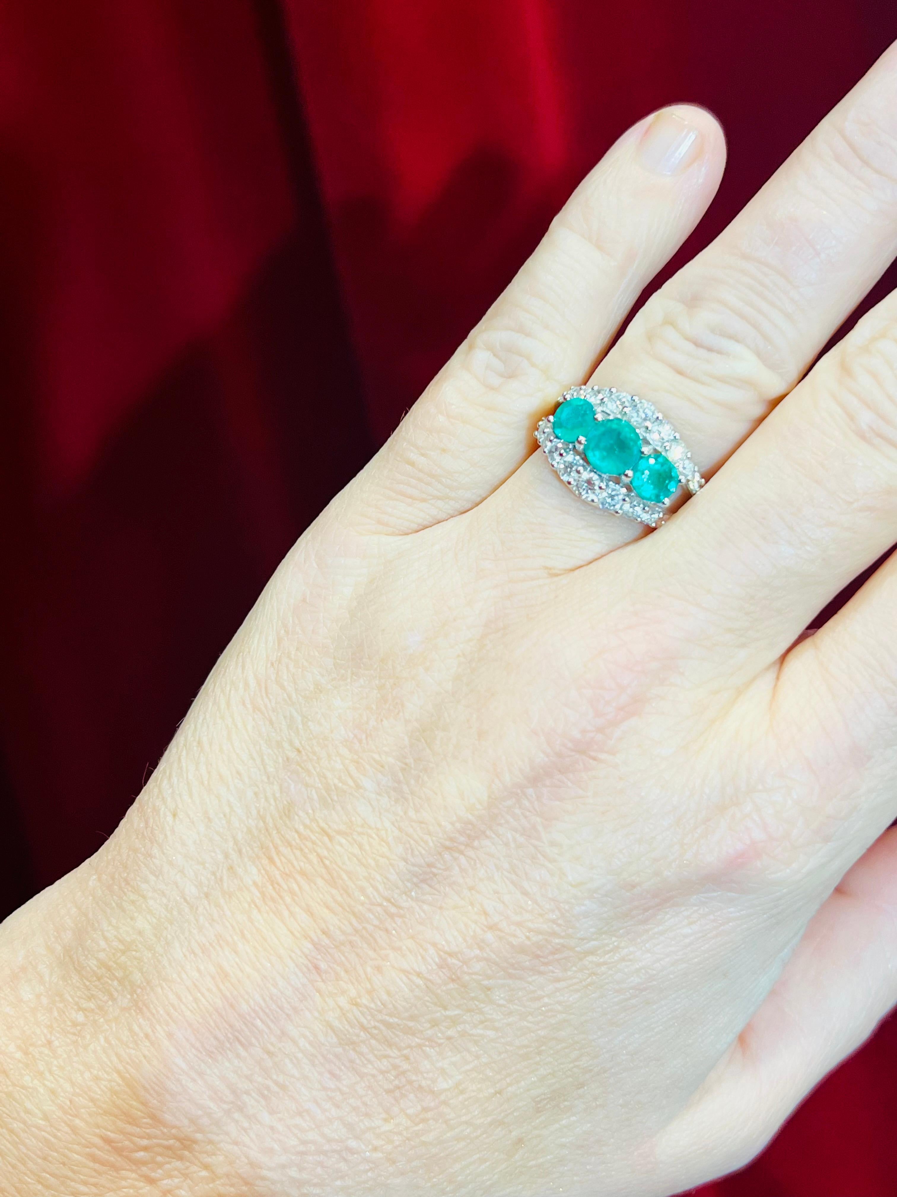 18ct White Gold Ring Set With 3 Emeralds And Brilliant Pavings For Sale 12