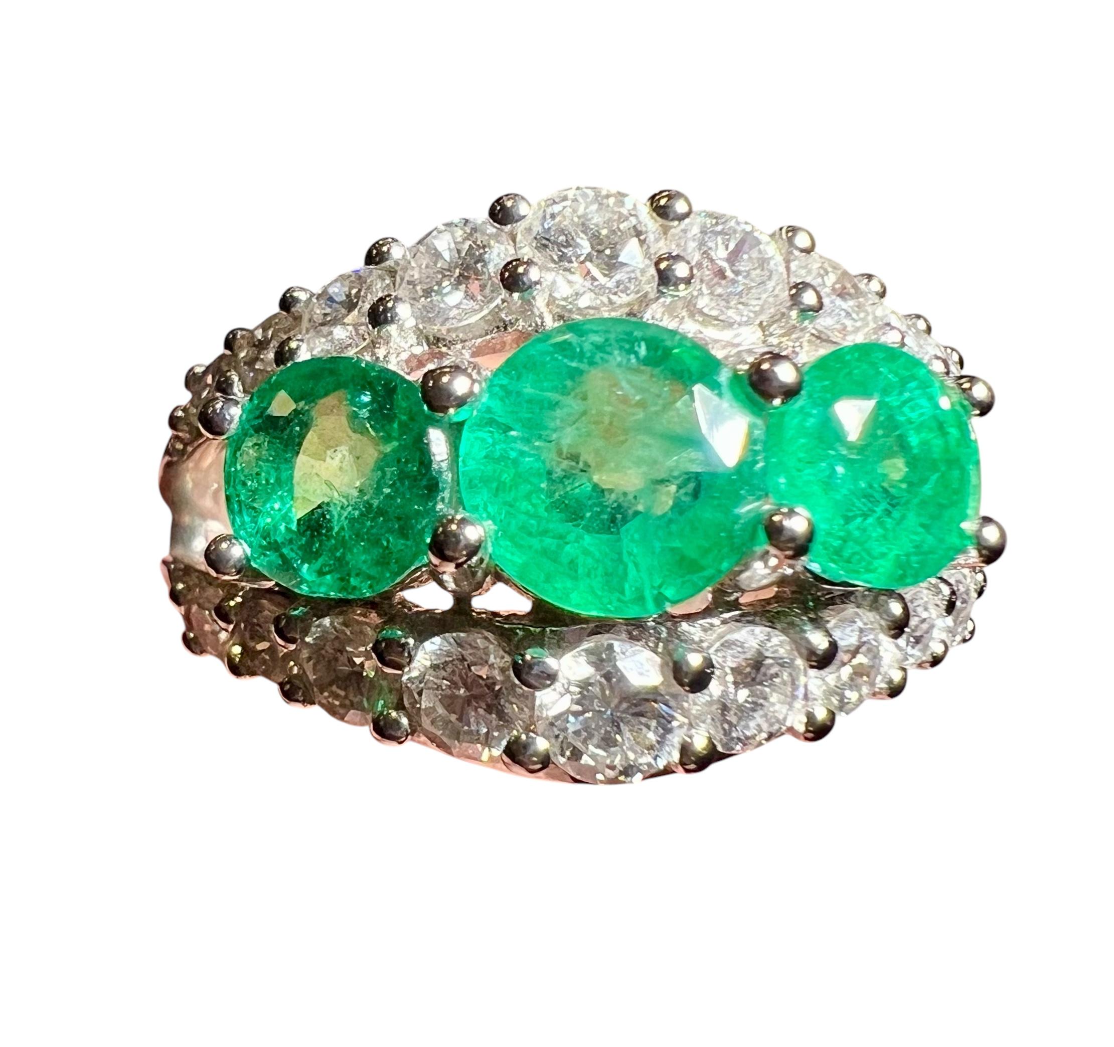 18ct White Gold Ring Set With 3 Emeralds And Brilliant Pavings For Sale 3