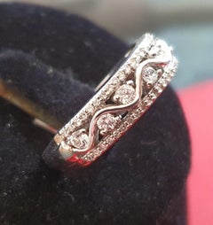 18ct White Gold Ring Set With Diamonds