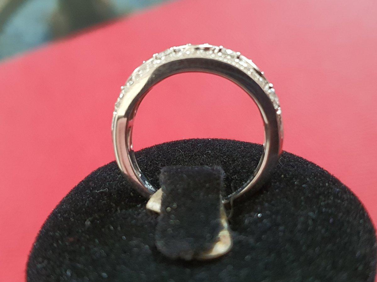 Art Deco 18ct White Gold Ring Set With Diamonds For Sale
