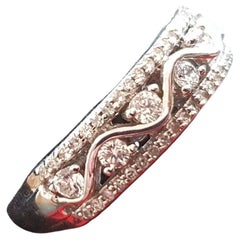 18ct White Gold Ring Set With Diamonds