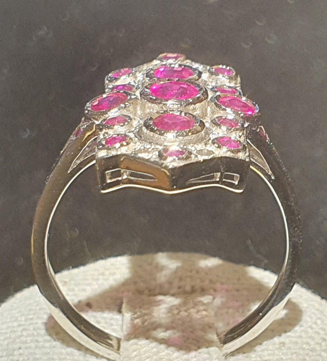 18 Karat Weißgold Ring mit Rubin besetzt (Rundschliff) im Angebot