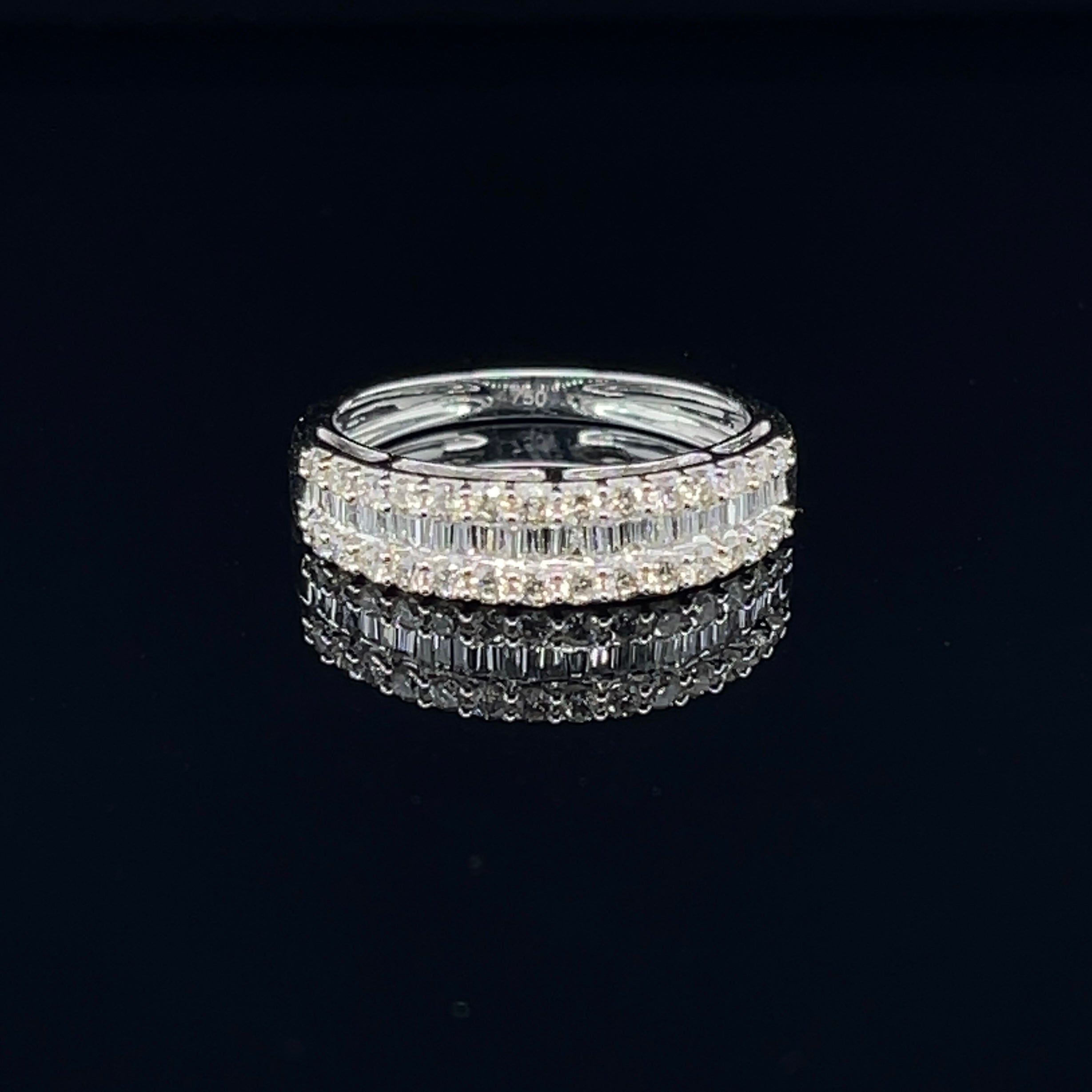 18ct White Gold Ring with 0.15ct and 0.32ct Diamonds