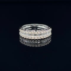 18ct White Gold Ring with 0.15ct and 0.32ct Diamonds