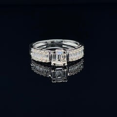 18ct White Gold Ring with 0.20ct and 0.25ct Diamonds