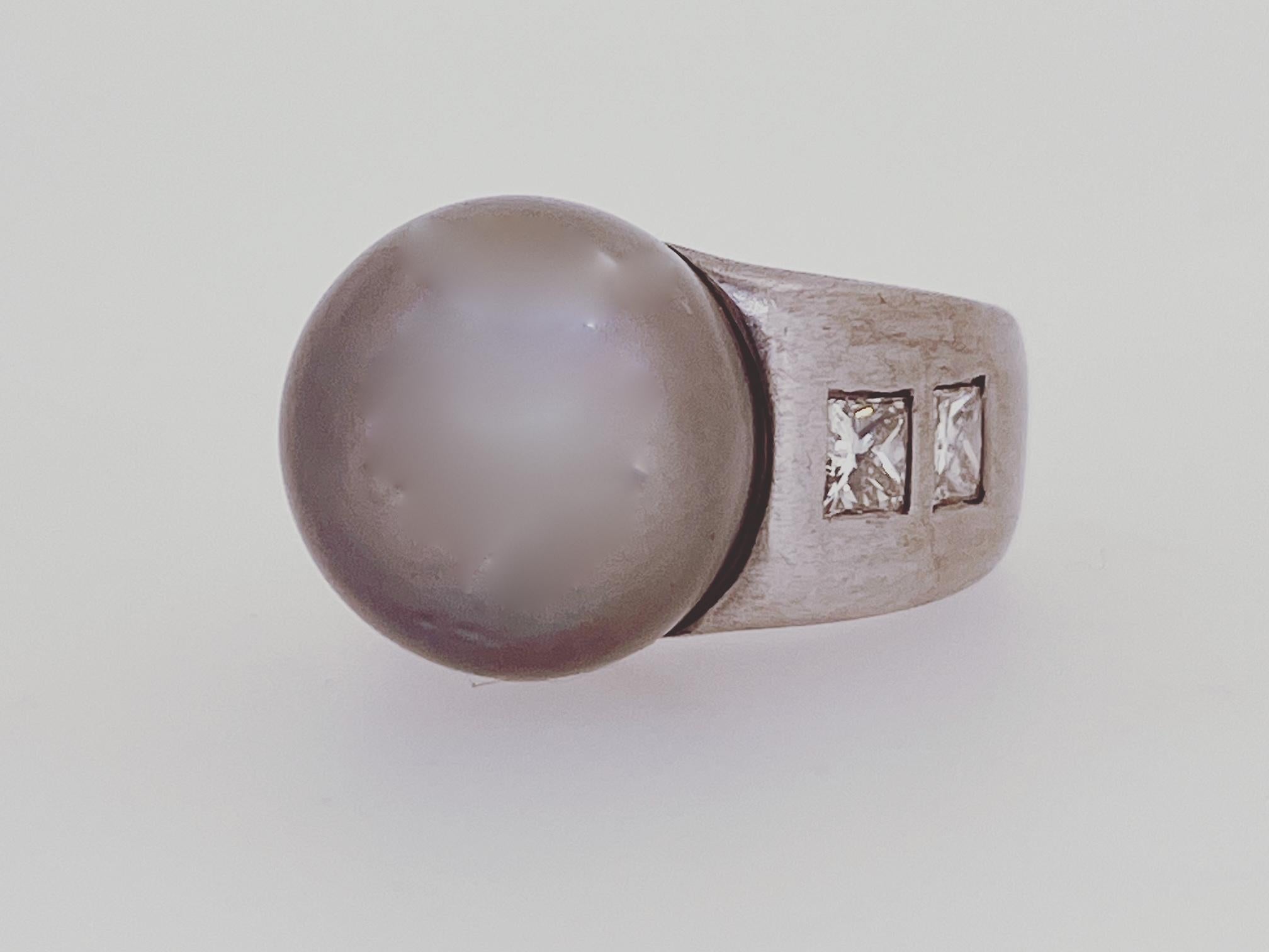 18ct White Gold Ring with Four Princess Cut Diamonds and a 15mm Tahitian Pearl For Sale 2