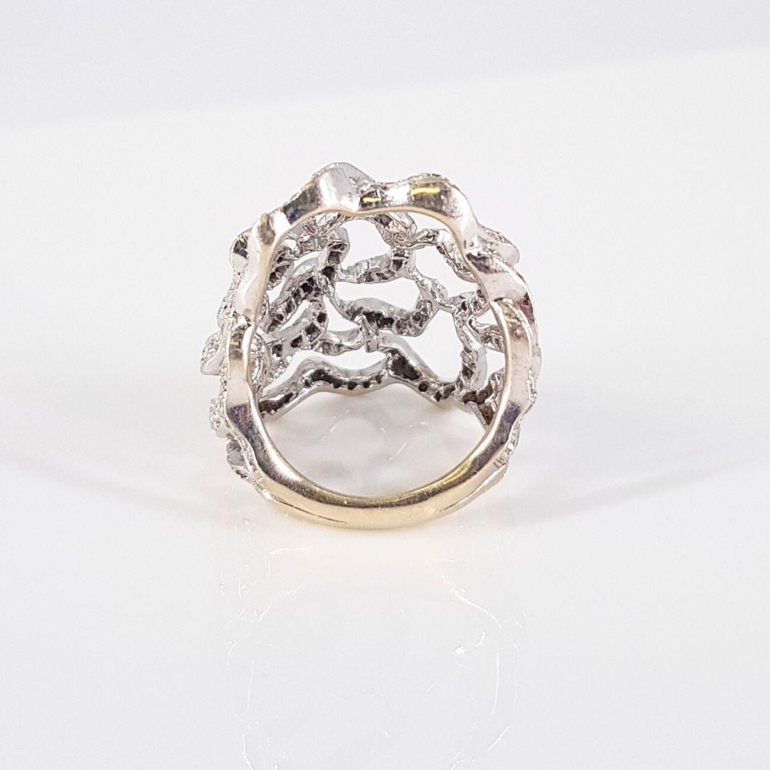 18ct White Gold Rose Bush Diamond Ring In Good Condition For Sale In Cape Town, ZA