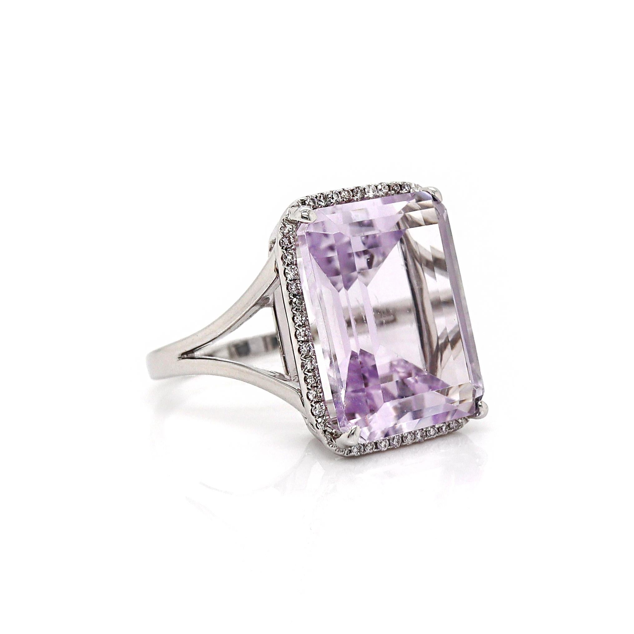 Anillo de cóctel de amatista y diamantes en oro blanco rosa de Francia de 18 quilates Corte esmeralda en venta