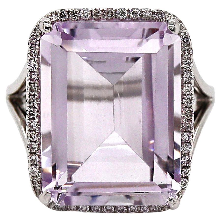Anillo de cóctel de amatista y diamantes en oro blanco rosa de Francia de 18 quilates en venta