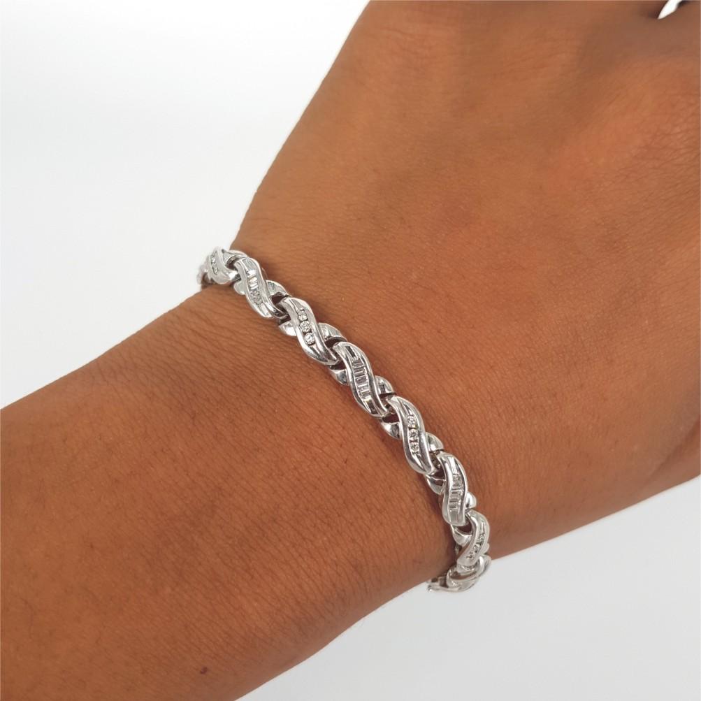 Women's 18ct White Gold Round Brilliant & Baguette Cut Diamond Bracelet For Sale