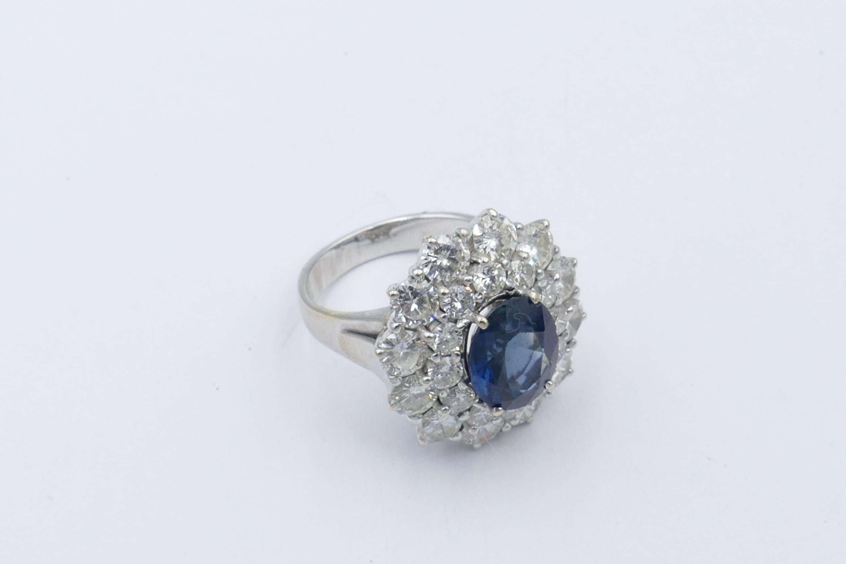 18 Carat White Gold Sapphire and Diamond Dress or Cocktail Ring In Excellent Condition For Sale In Splitter's Creek, NSW