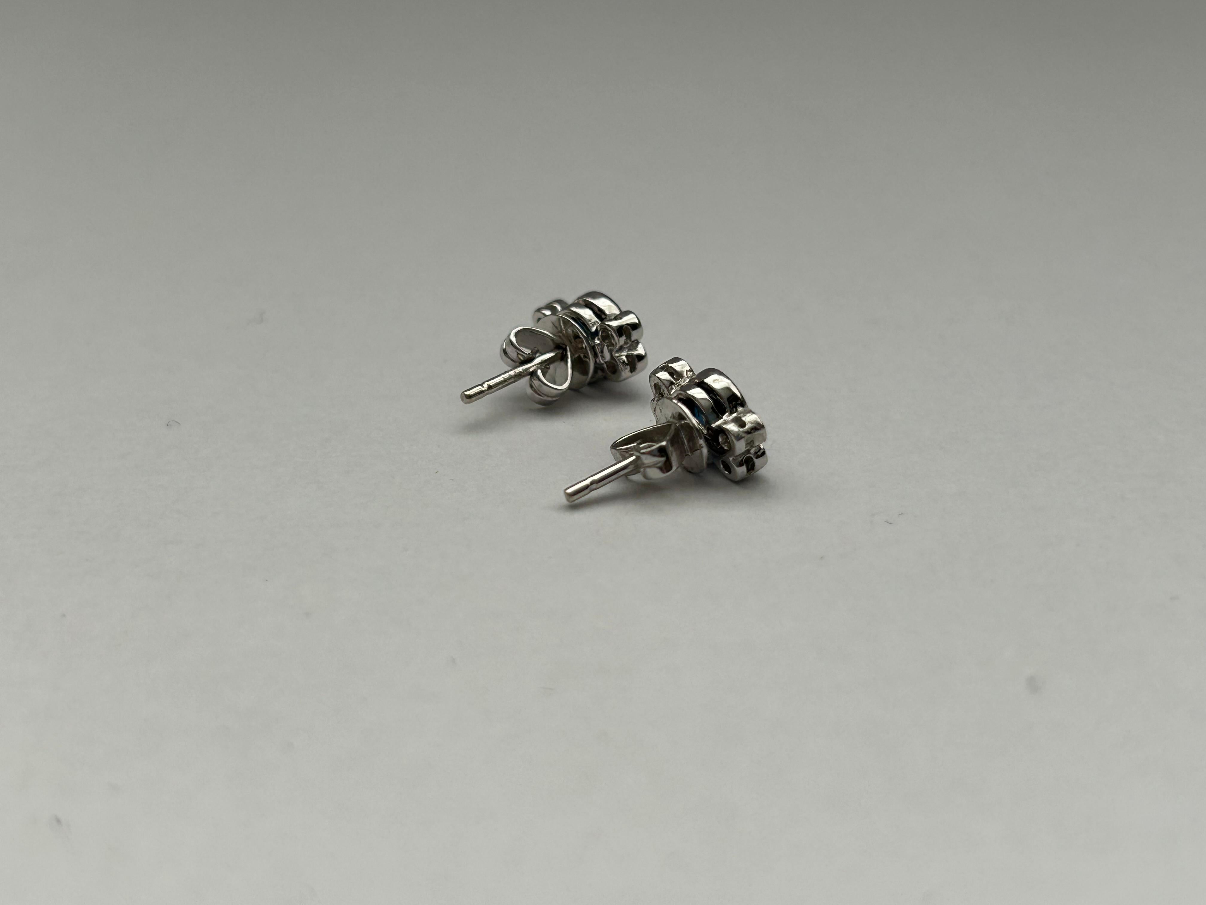 18ct `White Gold Sapphire& Diamond Ear Studs. In Excellent Condition For Sale In Canterbury, GB