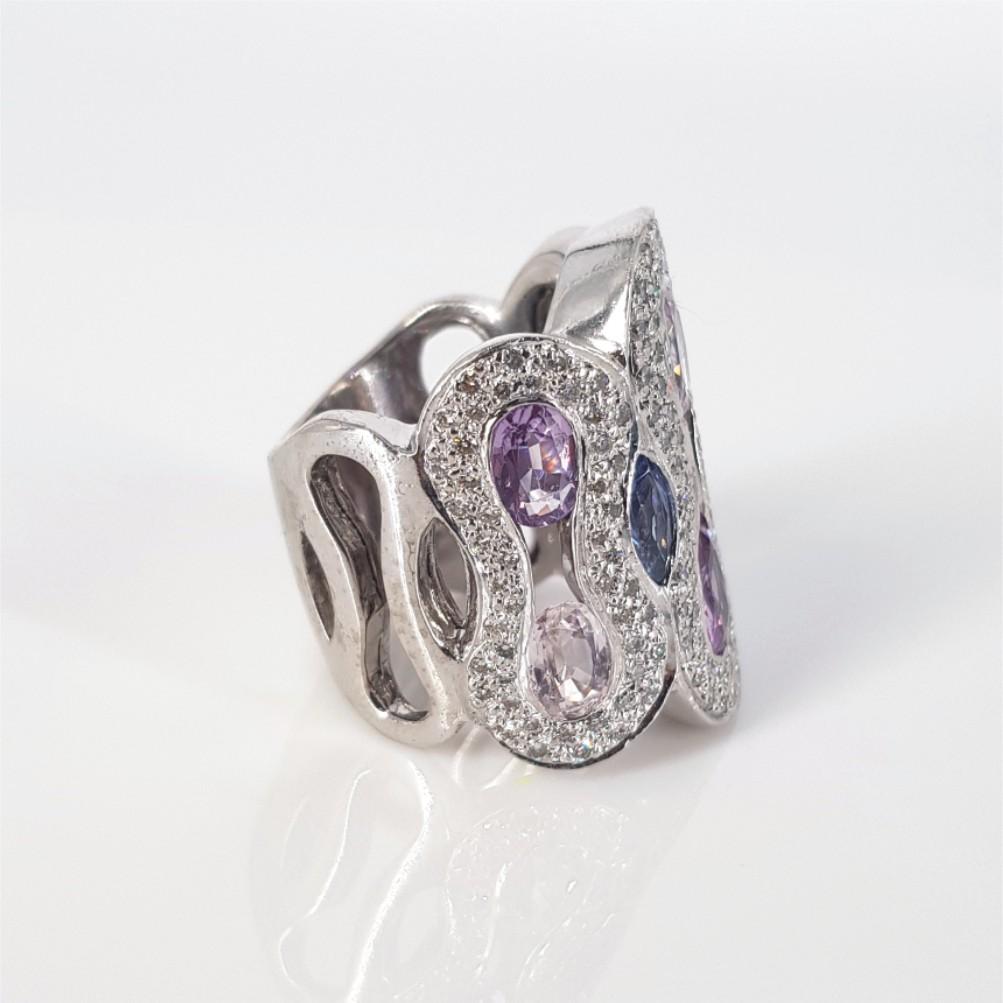 Modern 18ct White Gold Sapphire & Diamond Ring For Sale