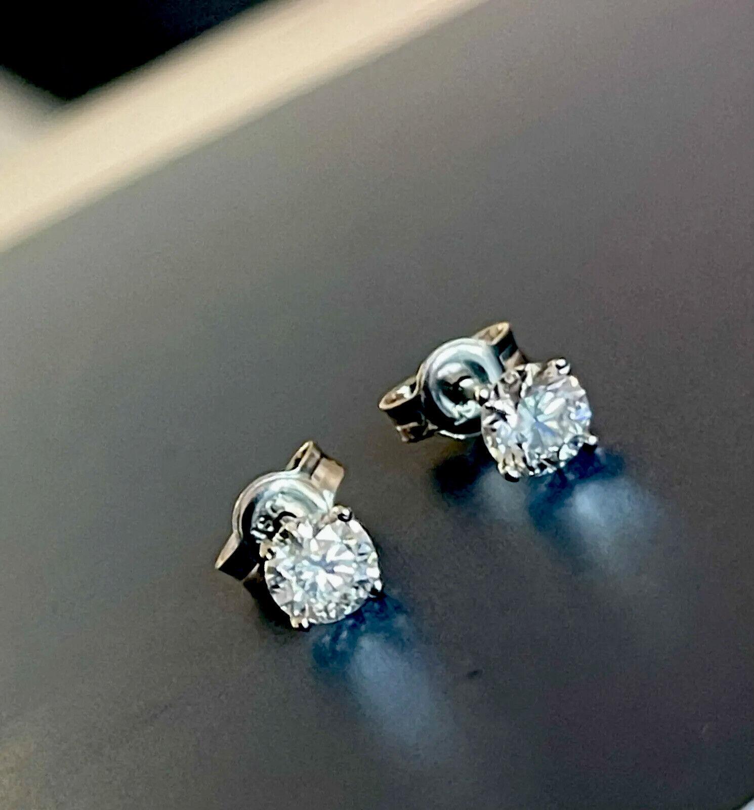 18ct White Gold Solitaire Diamond Earrings 0.85ct Studs Near One Carat In New Condition For Sale In Ilford, GB