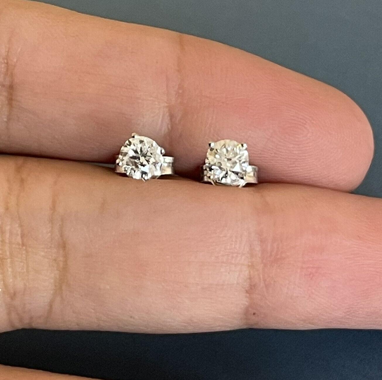 18ct White Gold Solitaire Diamond Earrings 0.85ct Studs Near One Carat For Sale 1