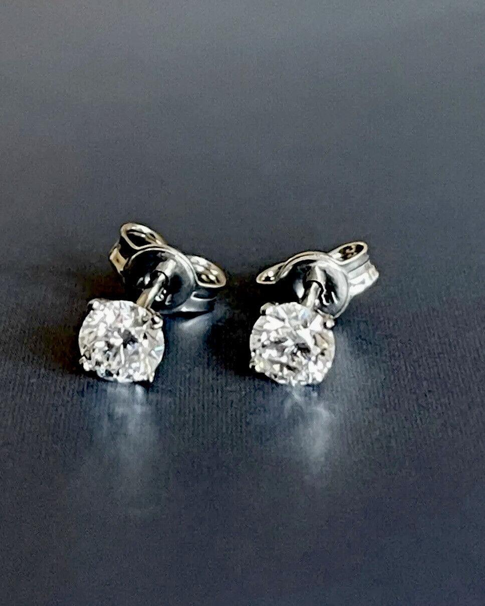 18ct White Gold Solitaire Diamond Earrings 0.85ct Studs Near One Carat In New Condition For Sale In Ilford, GB