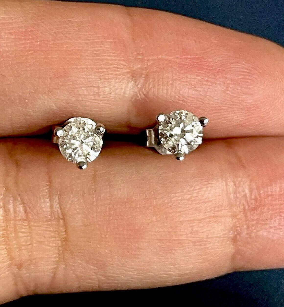 Women's 18ct White Gold Solitaire Diamond Earrings 0.95ct  Studs Martini 1ct One Carat For Sale