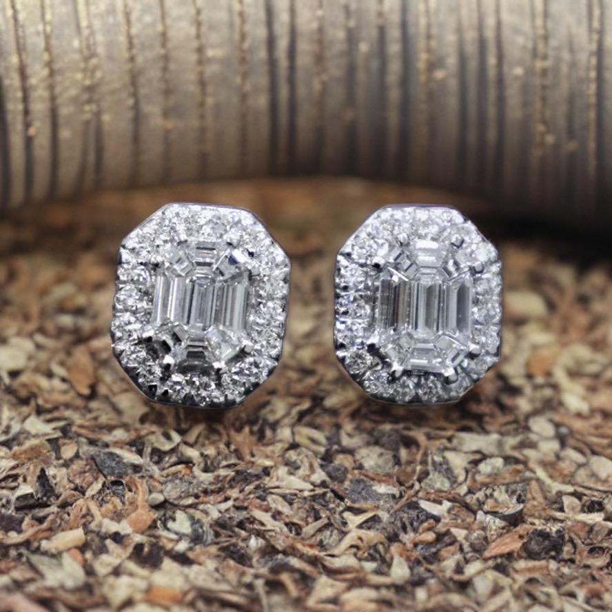 18ct White Gold Solitaire Diamond Earrings 1.40ct Emerald cut Centre halo studs For Sale 2