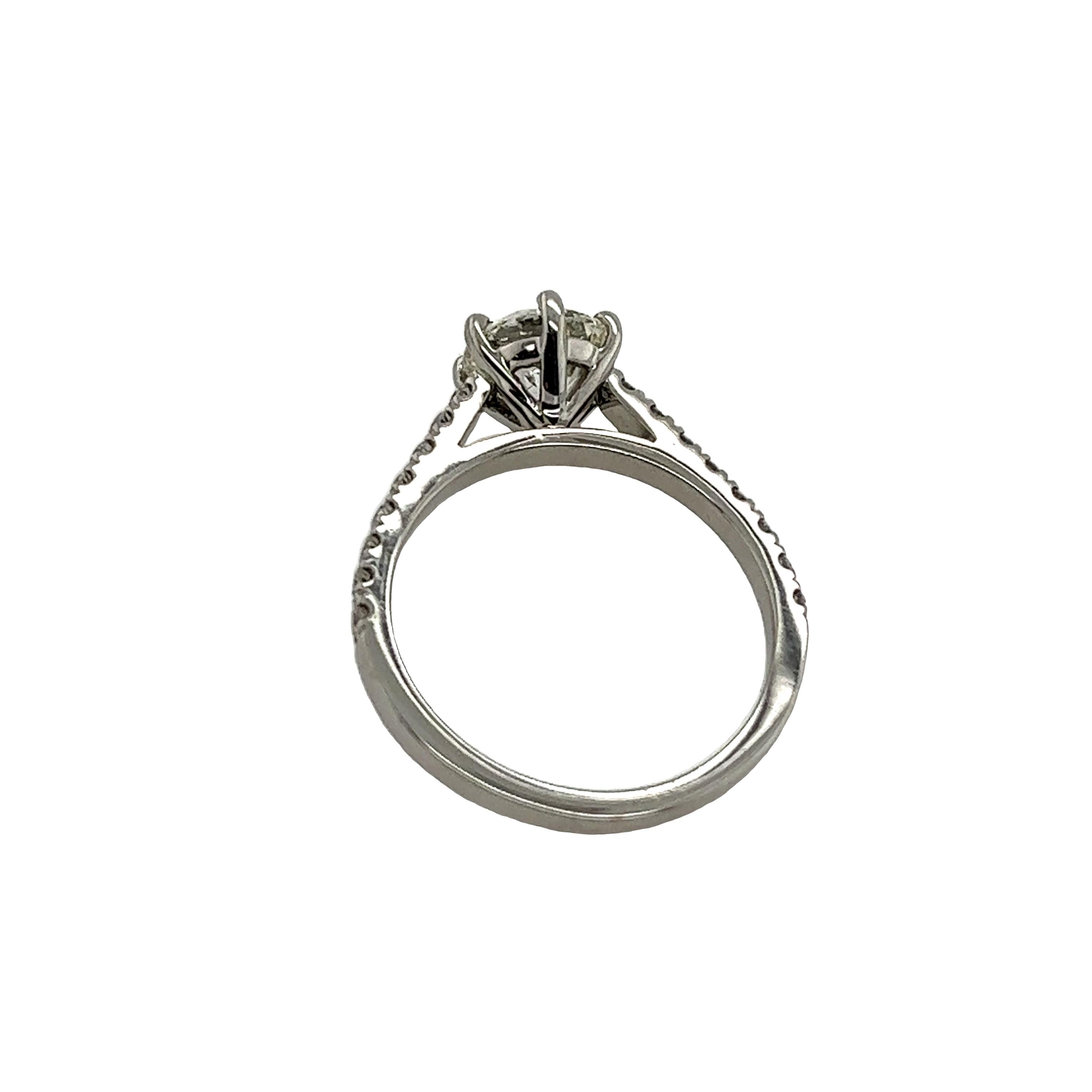 18ct White Gold Solitaire Round Diamond Engagement Ring 0.90ct J/VS1 In Excellent Condition For Sale In London, GB
