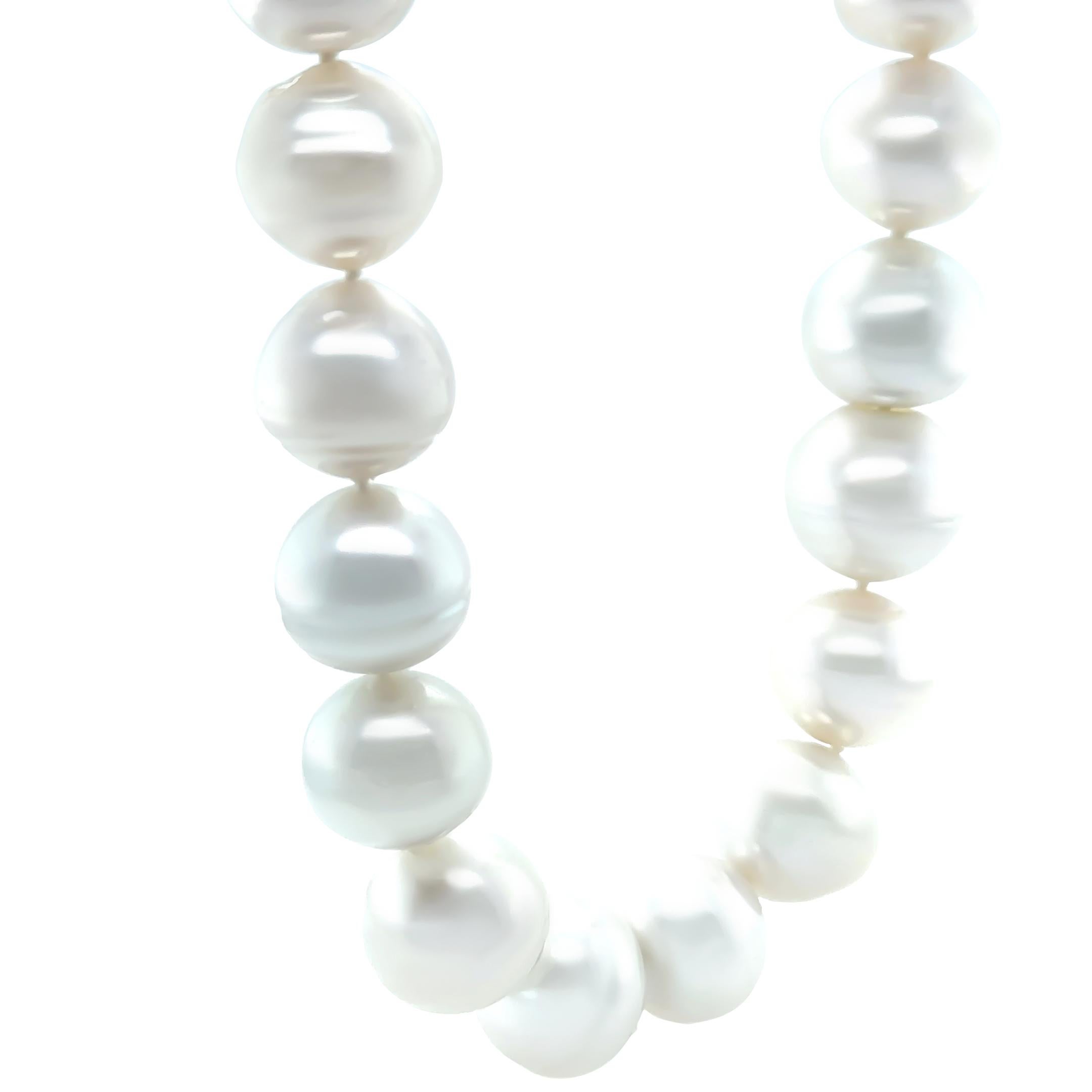 Collana di perle coltivate dei mari del sud in oro bianco 18ct con chiusura di diamanti 0,34ct 149,58g in vendita 1