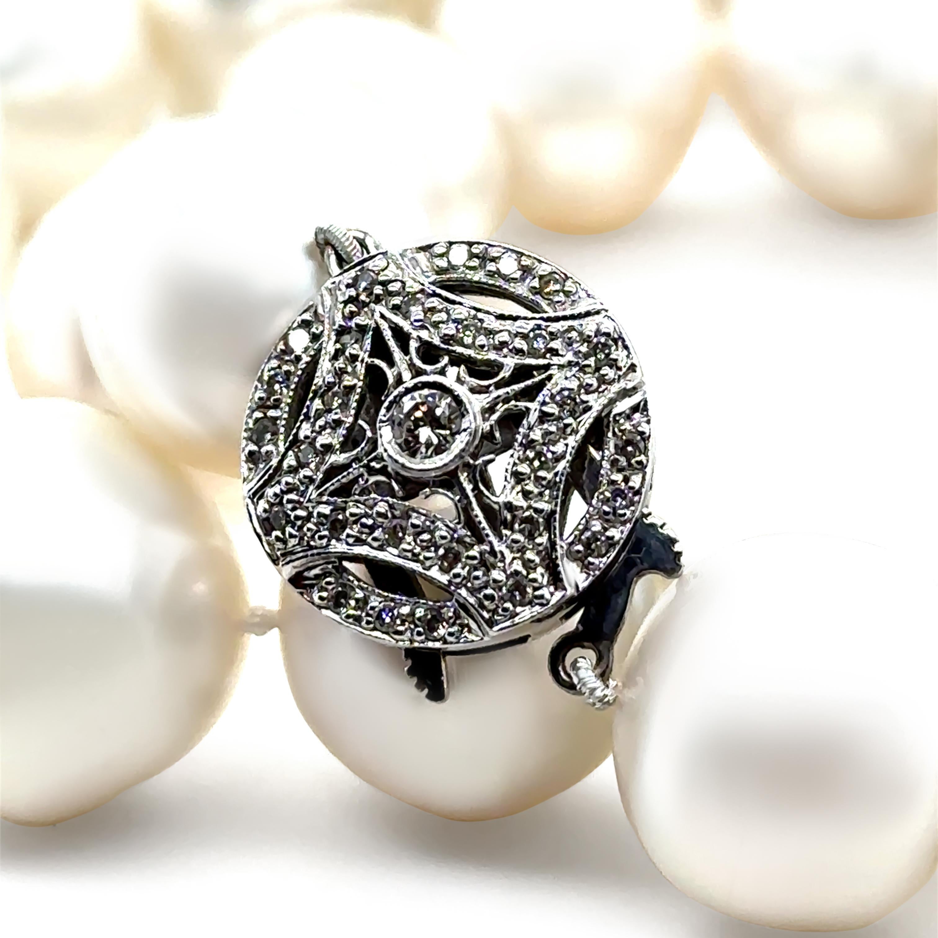 Collana di perle coltivate dei mari del sud in oro bianco 18ct con chiusura di diamanti 0,34ct 149,58g In condizioni ottime in vendita a SYDNEY, NSW