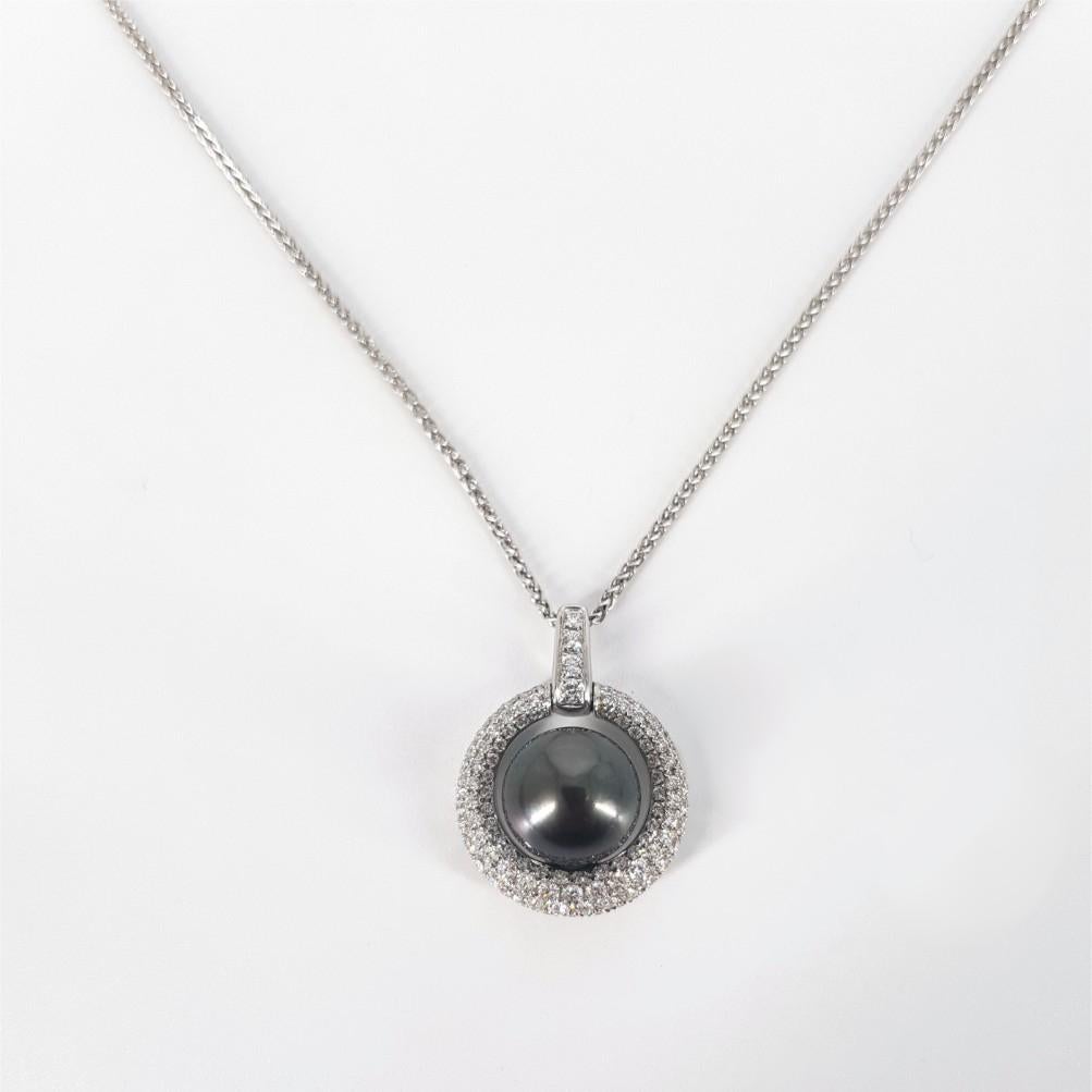 This beautiful Wheat Link Necklace is 45cm in length and weighs 9.37grams. It is set in 18ct White Gold and features a beautiful pendant studded with 1 Tahitian Pearl surrounded by 120 Round Brilliant Cut Diamonds (GH vs-si) weighing 1.2carat in