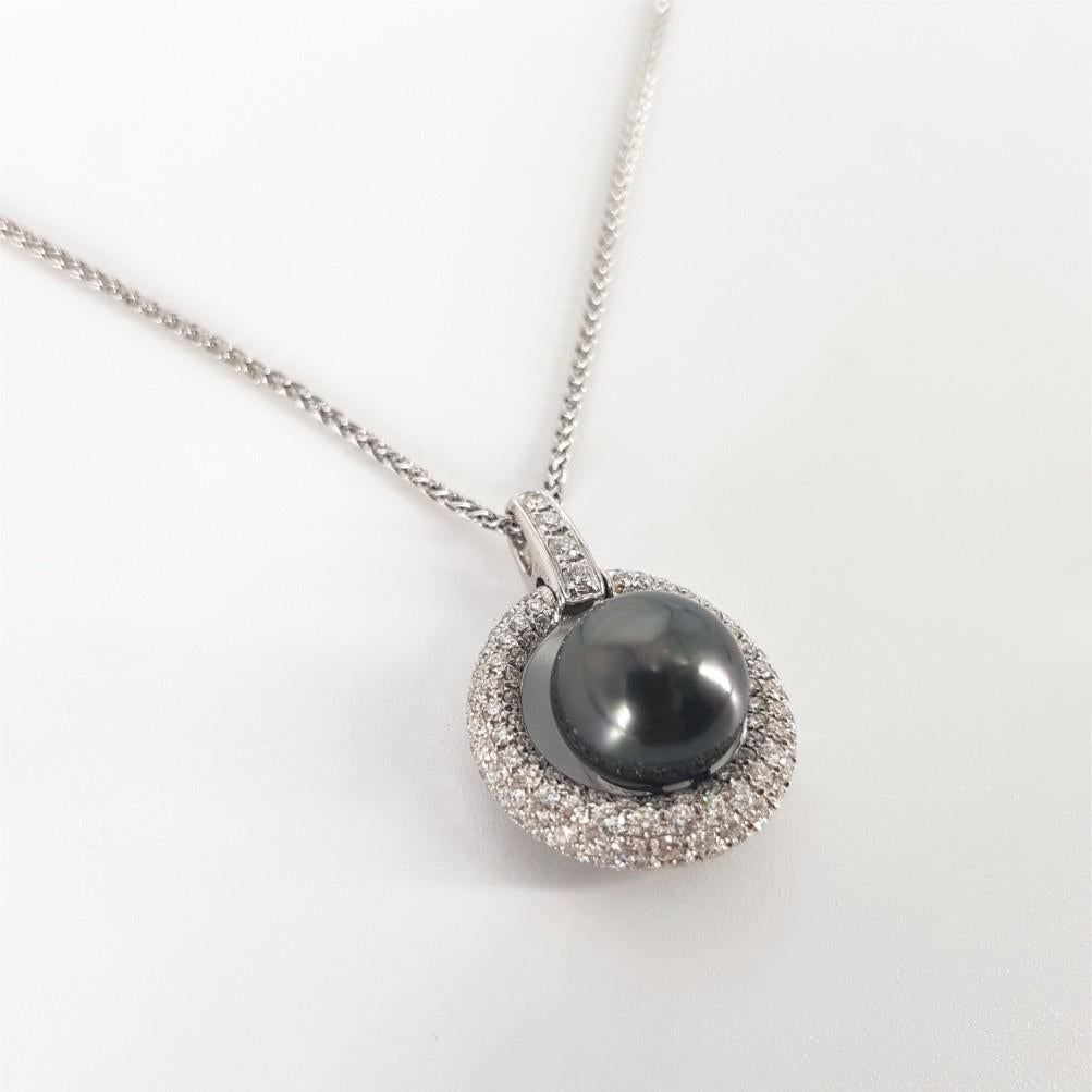 Round Cut 18ct White Gold Tahitian Pearl & Diamond Necklace For Sale
