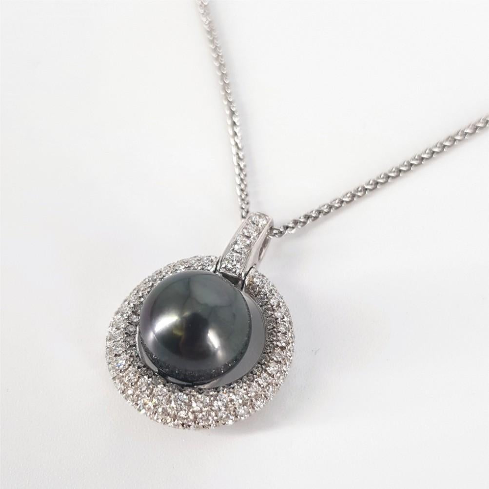 18ct White Gold Tahitian Pearl & Diamond Necklace In Excellent Condition For Sale In Cape Town, ZA