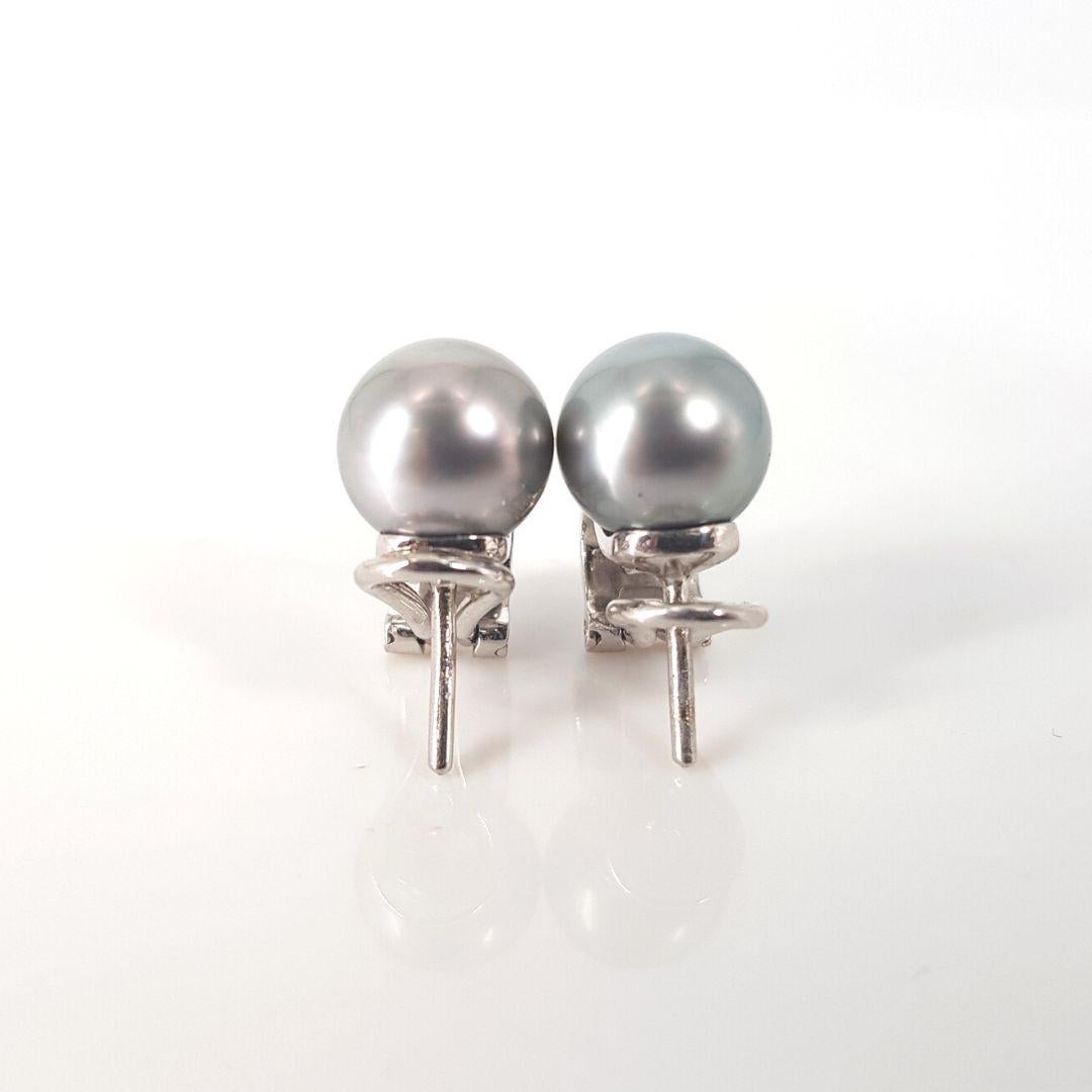 18 Ct White Gold Tahitian Pearl Hoops In Good Condition For Sale In Cape Town, ZA