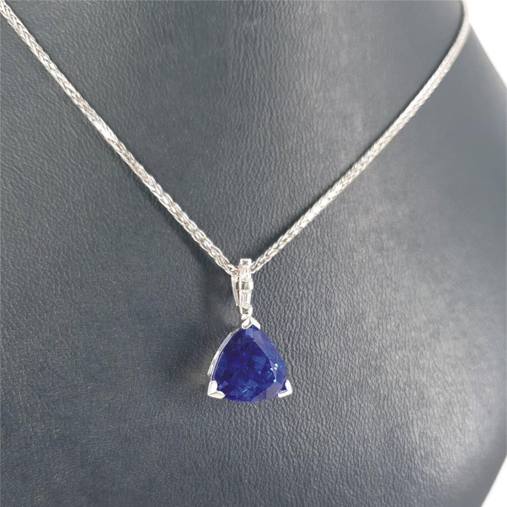 18ct White Gold Tanzanite & Diamond Pendant on Wheat Link Necklace For Sale 7