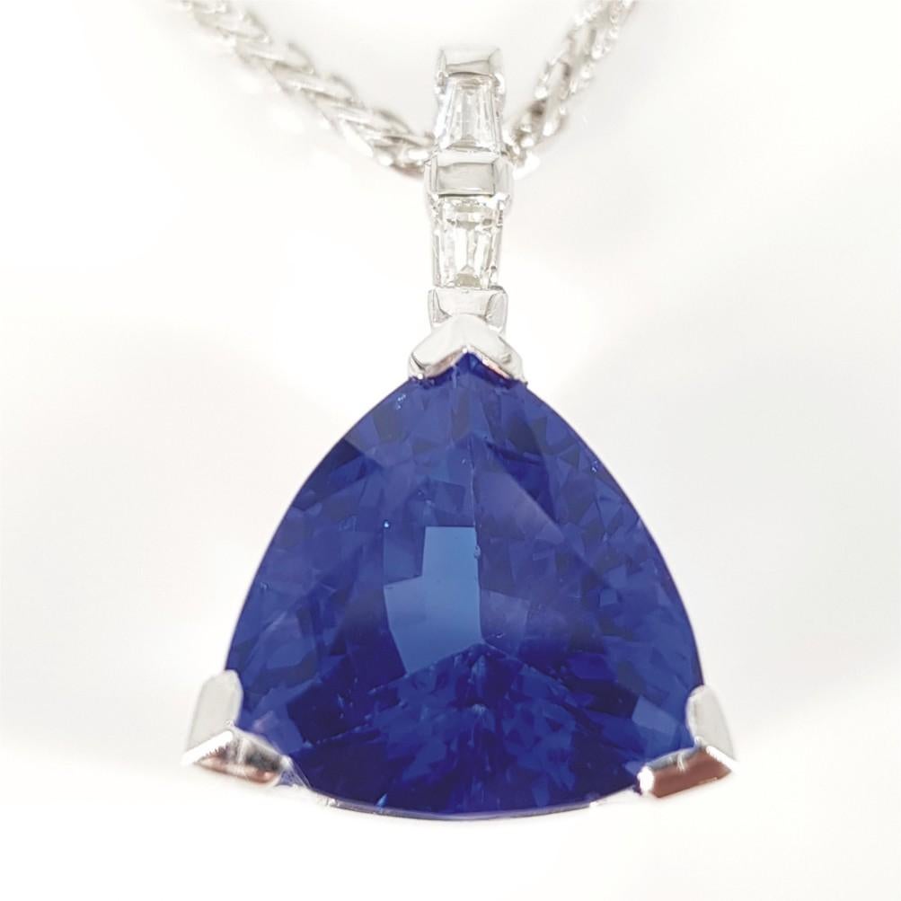 Modern 18ct White Gold Tanzanite & Diamond Pendant on Wheat Link Necklace For Sale