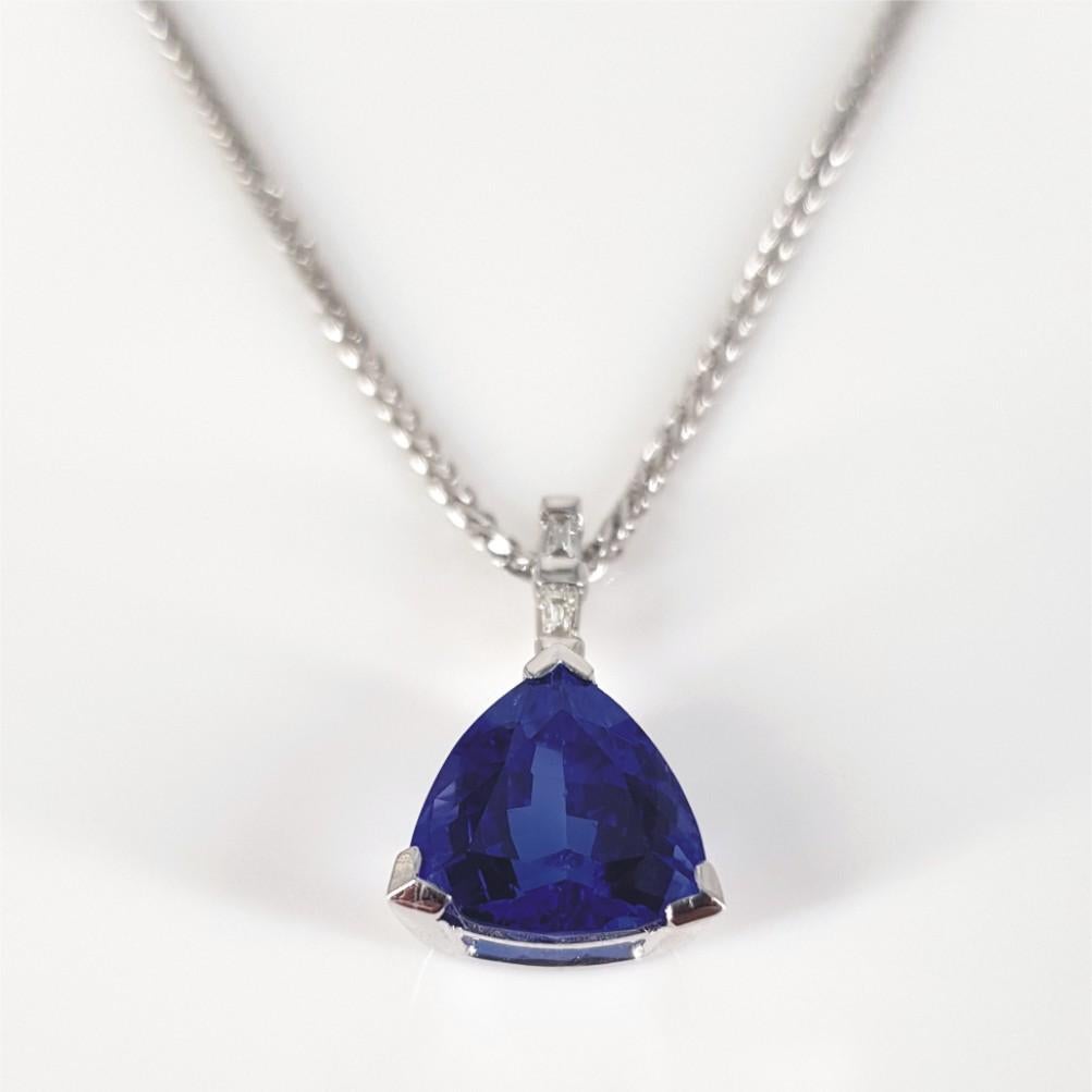 18ct White Gold Tanzanite & Diamond Pendant on Wheat Link Necklace For Sale 1