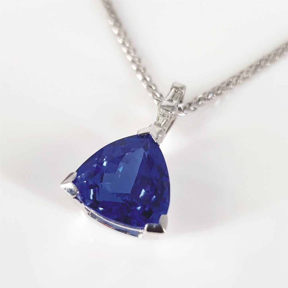 18ct White Gold Tanzanite & Diamond Pendant on Wheat Link Necklace For Sale 3