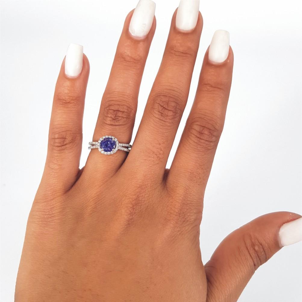 18ct White Gold Tanzanite & Diamond Ring For Sale 3