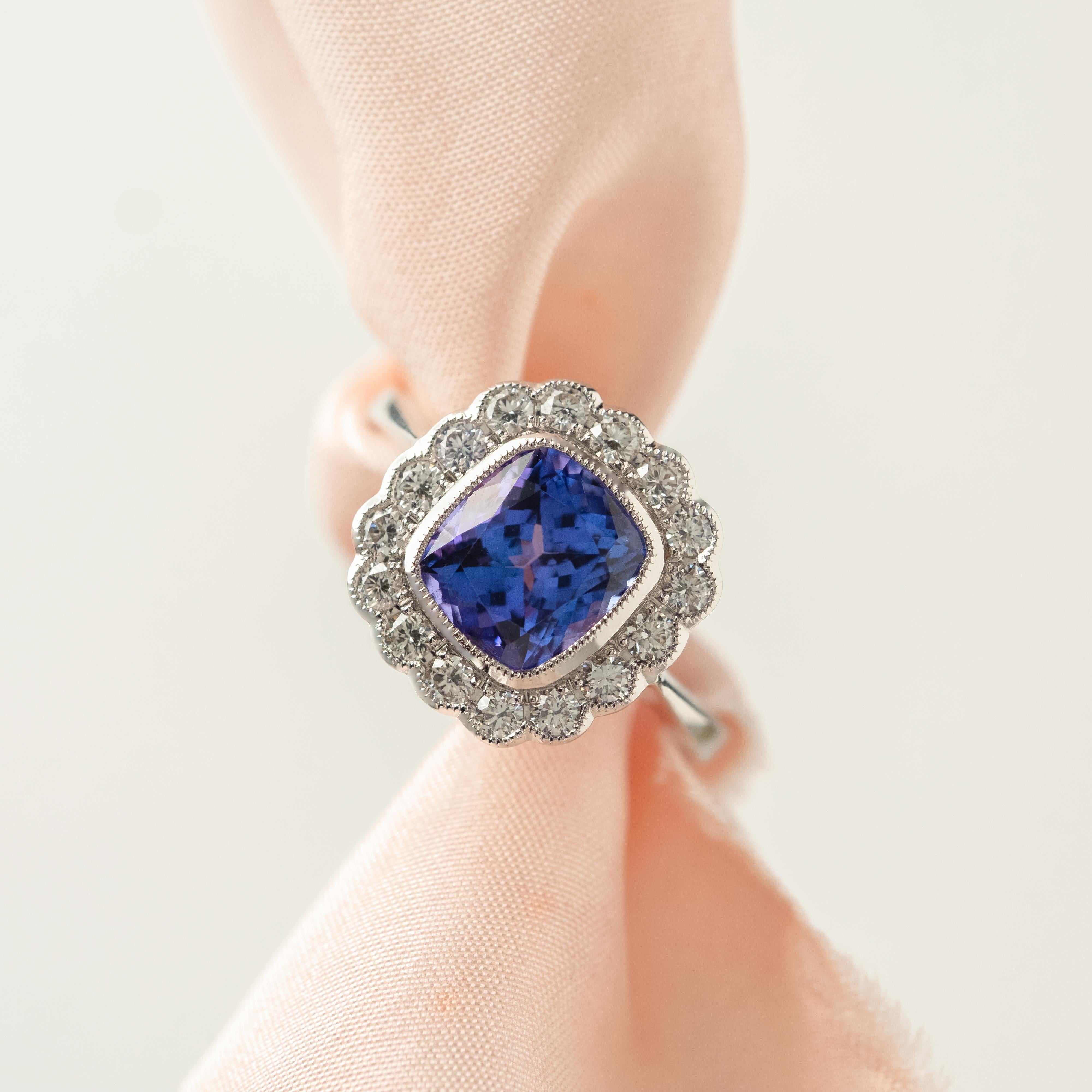 Bague en or blanc 18ct avec tanzanite et diamant Pour femmes en vente