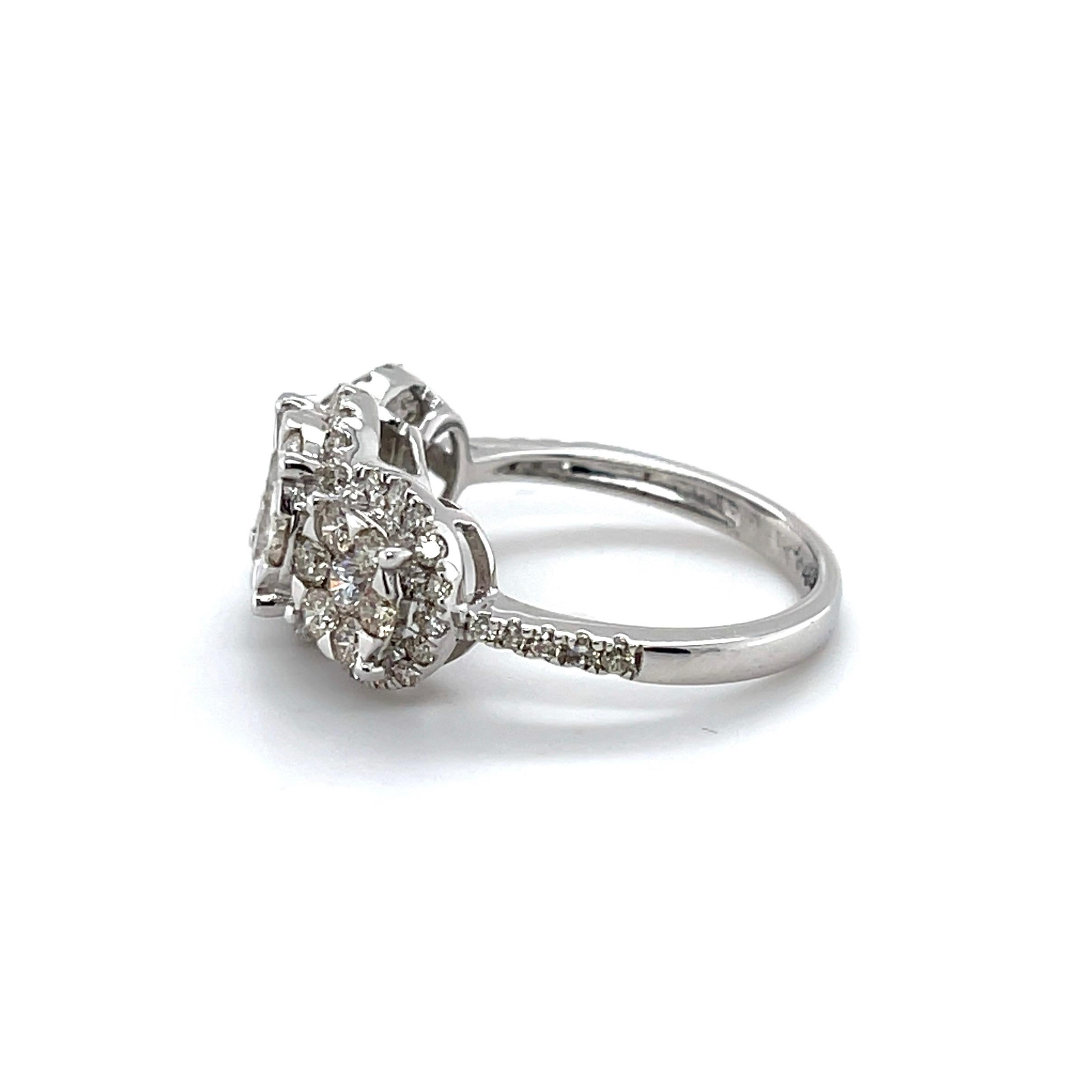 Im Angebot: 18 Karat Weißgold Trilogy Diamantring () 3