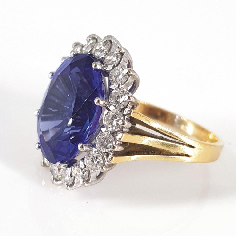 18ct White & Yellow Gold Oval Cut Tanzanite & Diamond Ring 4