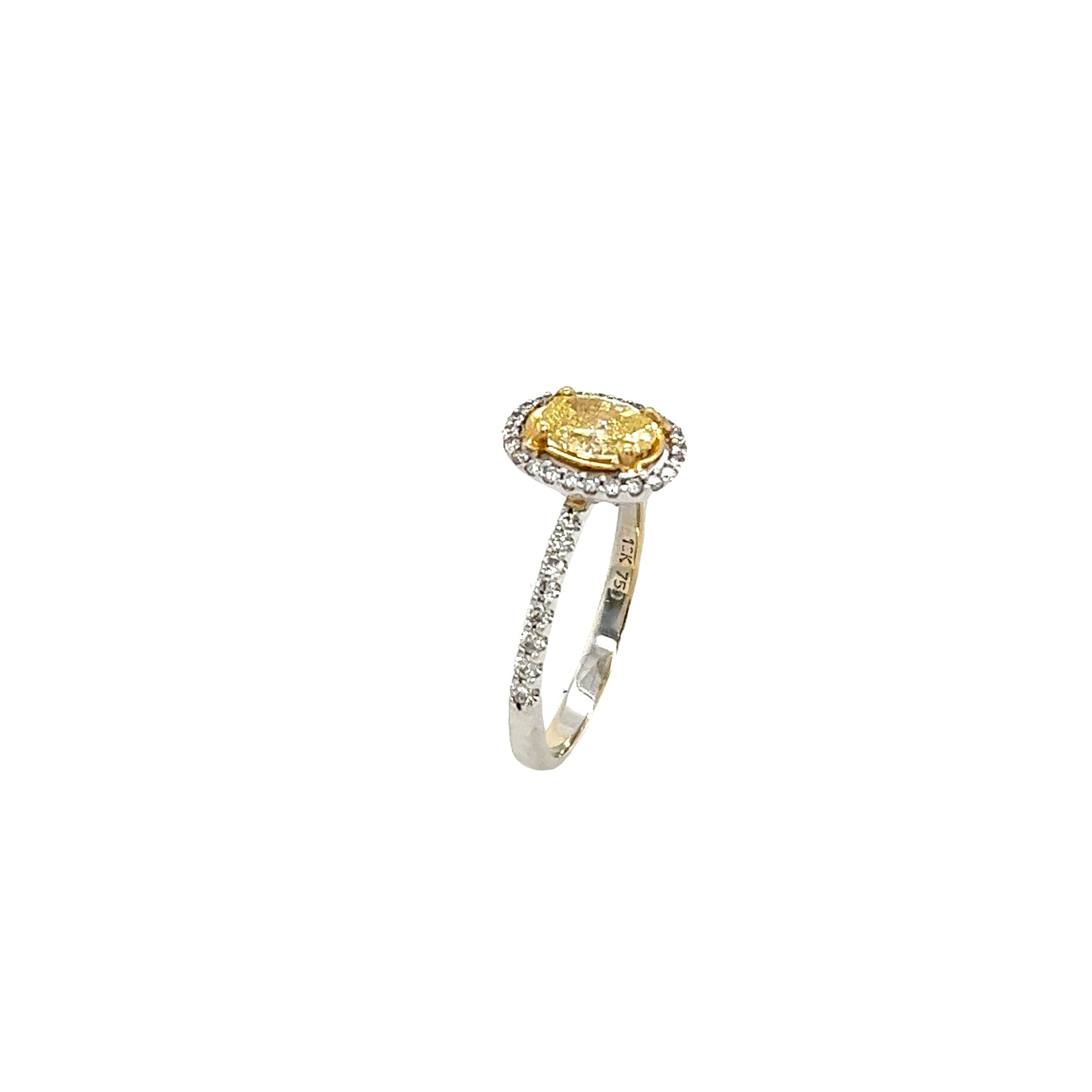18ct White & Yellow Gold Ring Set With 0.63ct Fancy Yellow SI1 Oval Diamond In Excellent Condition For Sale In London, GB