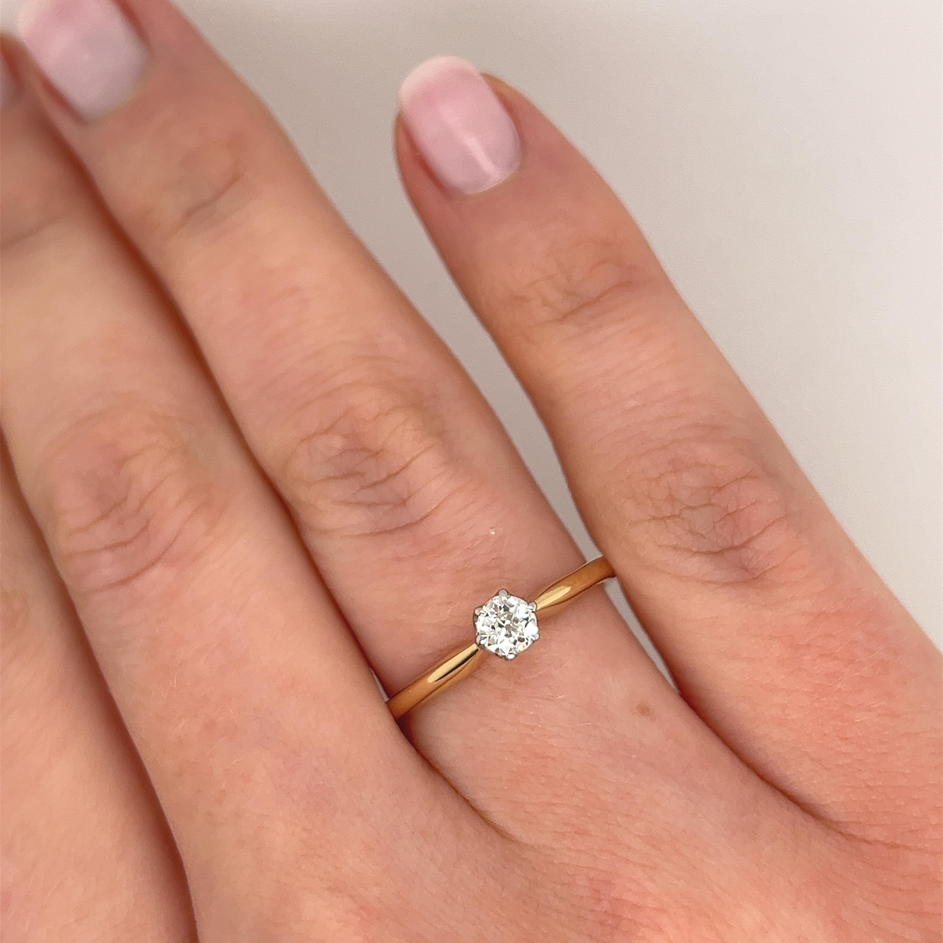 18ct White & Yellow Gold Solitaire Round Diamond Engagement Ring 0.25ct H/SI1 In Excellent Condition For Sale In London, GB