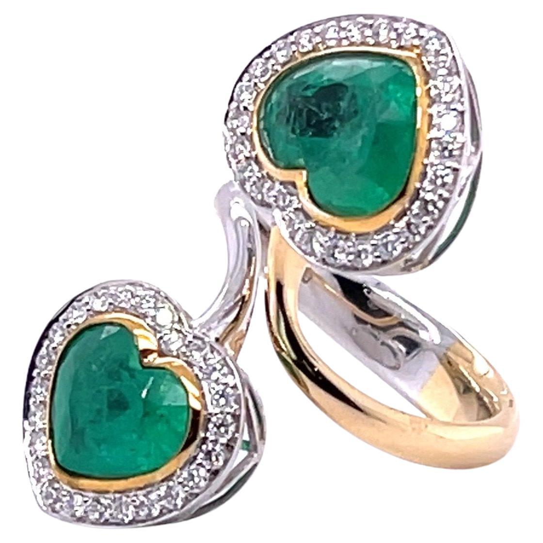 18 Karat Gelb- und Weißgold Ring mit Smaragd und Diamant (Herzschliff) im Angebot