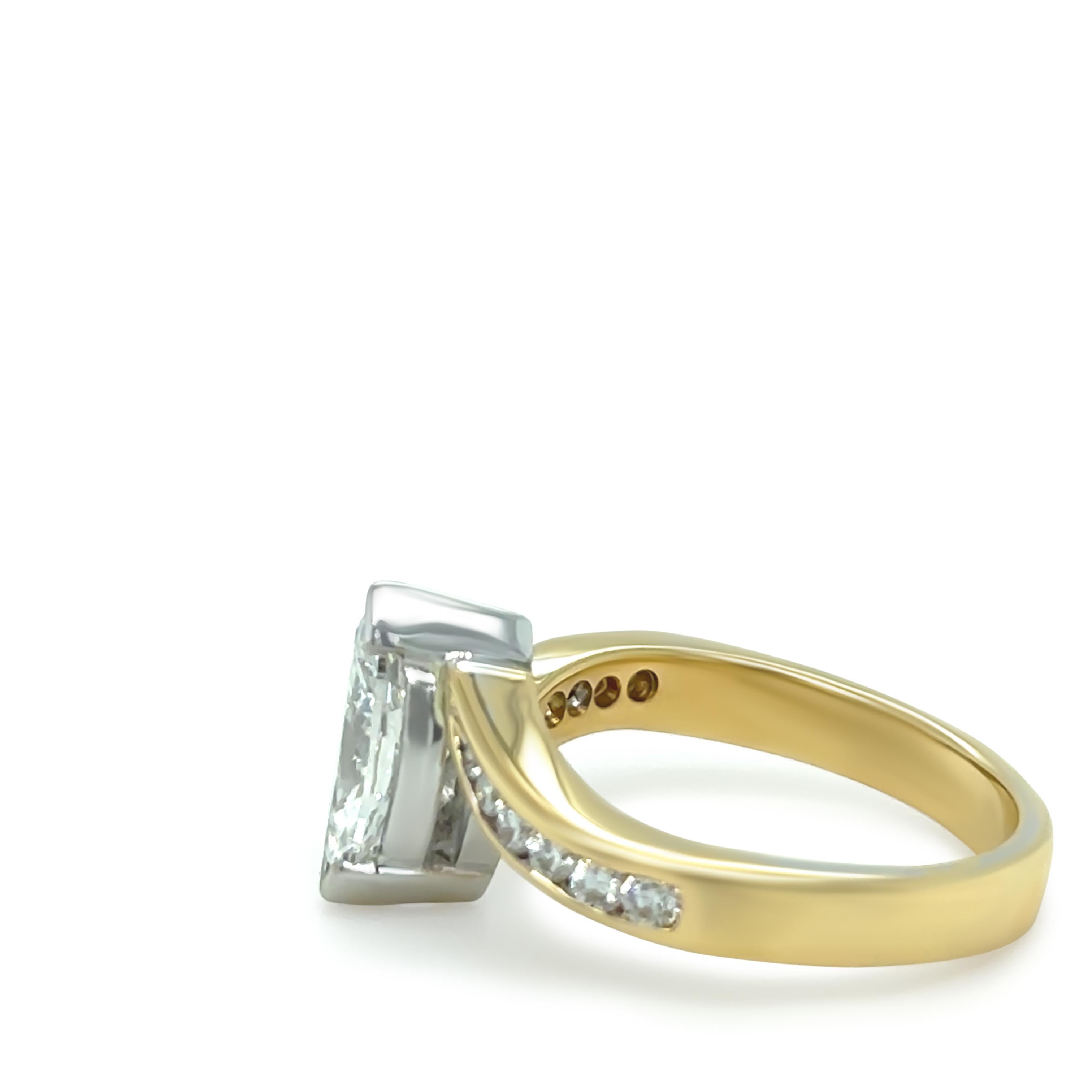 18ct Yellow and White Gold Marquise Diamond Engagement Ring 1.21ct 5.09g In Excellent Condition For Sale In SYDNEY, NSW